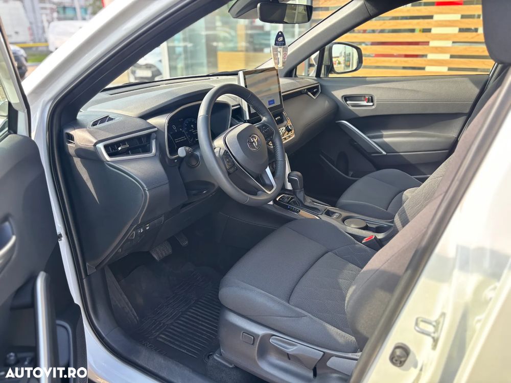 Toyota Corolla Cross - 10