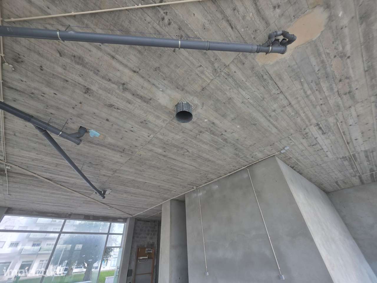 Loja  armazém garagem ideal  apartamentos comércio logística Azambuja - Grande imagem: 4/24
