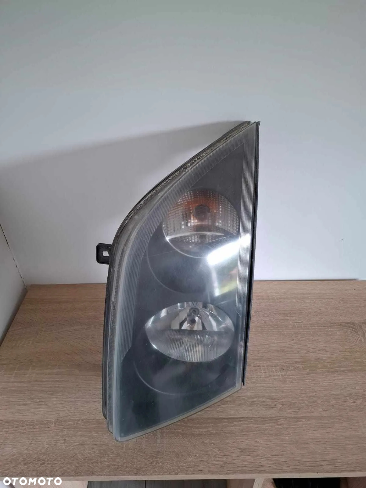 LEWA LAMPA PRZEDNIA PRZÓD VW CRAFTER 2E 06- HELLA - 2