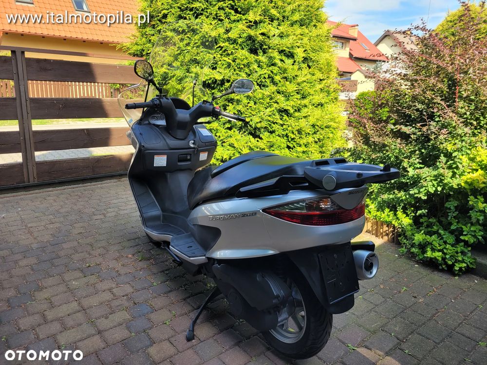 Suzuki Burgman - 23