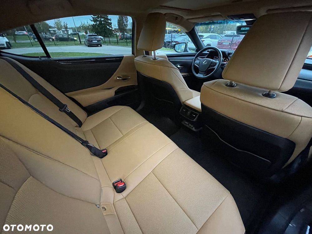 Lexus ES 300h Business Edition - 7