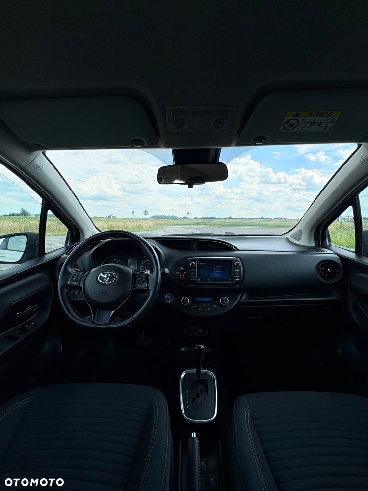 Toyota Yaris Hybrid 100 Premium - 12