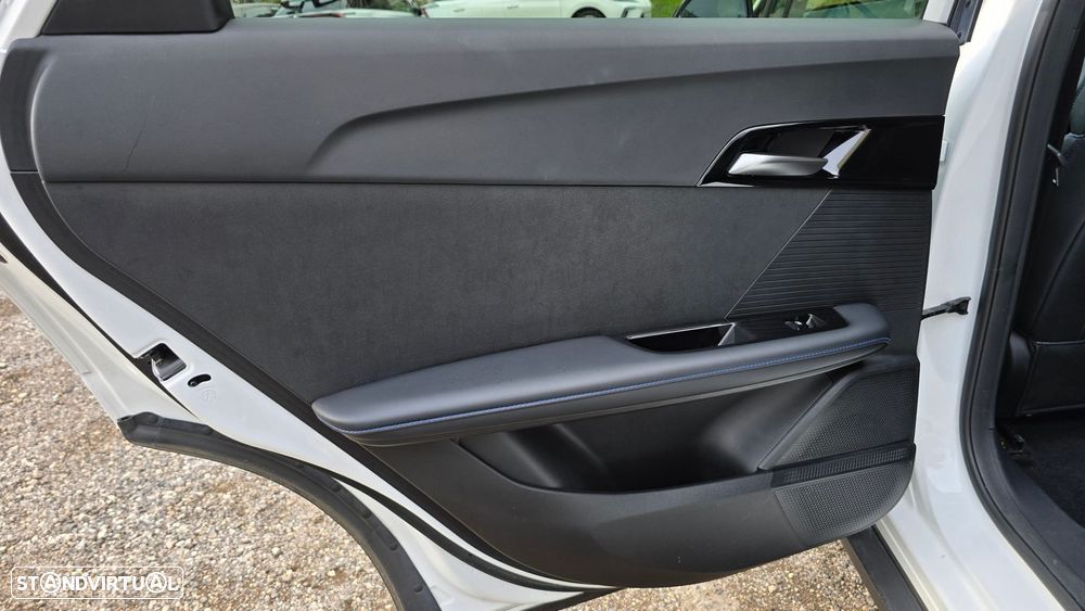 MG MG4 64 kWh Luxury - 48