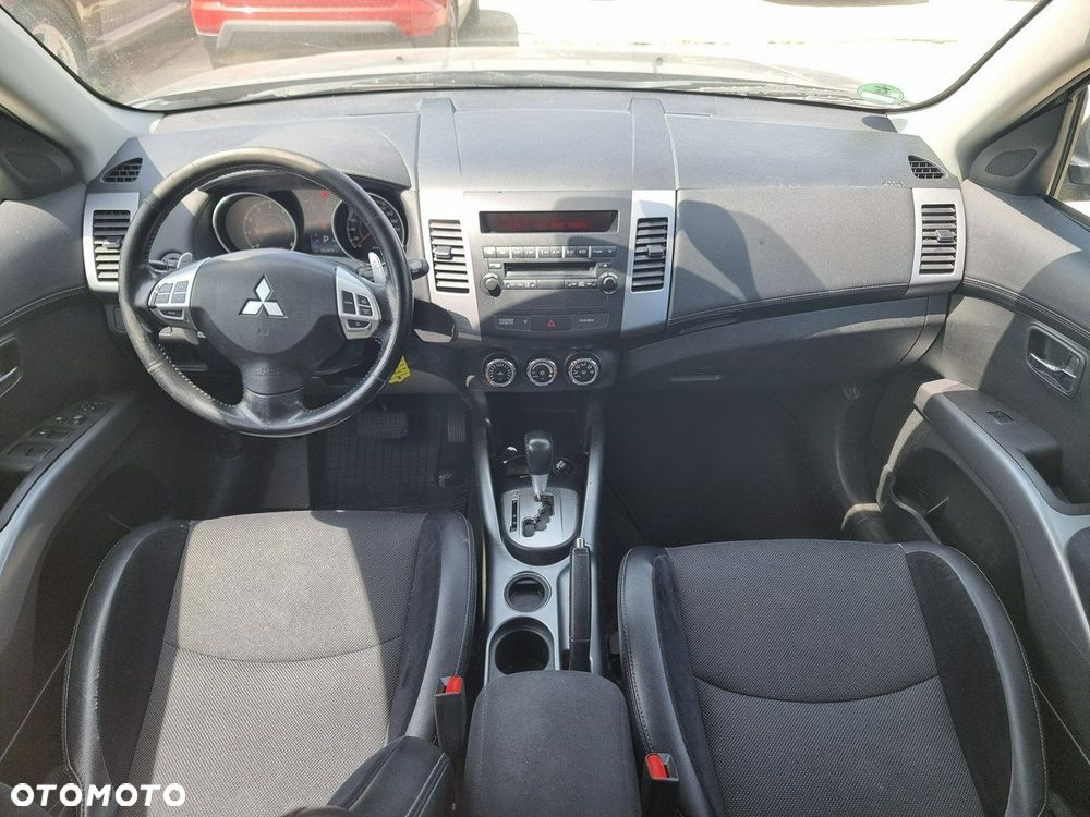 Mitsubishi Outlander - 13