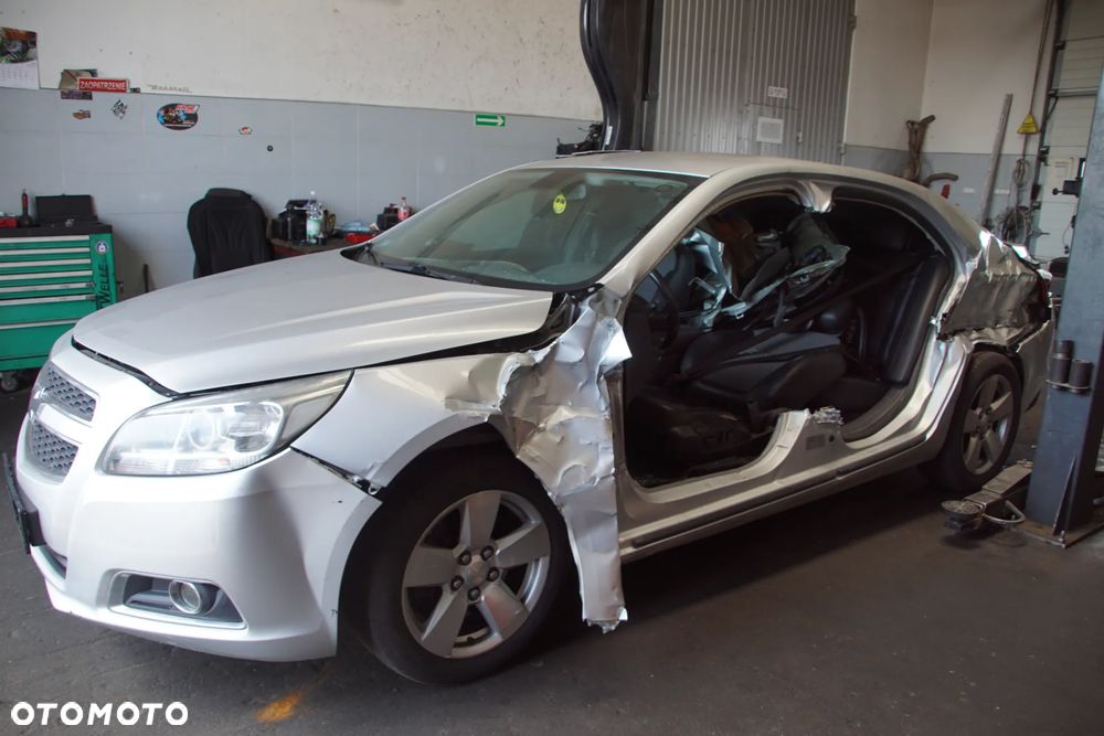 Auto na części - Chevrolet Malibu 2.0 VCDI 160 KM A20DTH AF40 2013R Silnik Skrzynia Drzwi Maska Błotnik Zderzak Lampa Lusterko Klamka Szyba Deska Kokpit Sterownik Moduł Czujnik Licznik Wyświetlacz Panel Kierownica - 3