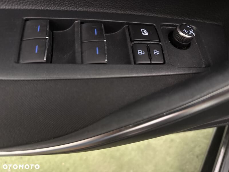 Toyota Corolla 1.8 Hybrid Comfort - 13