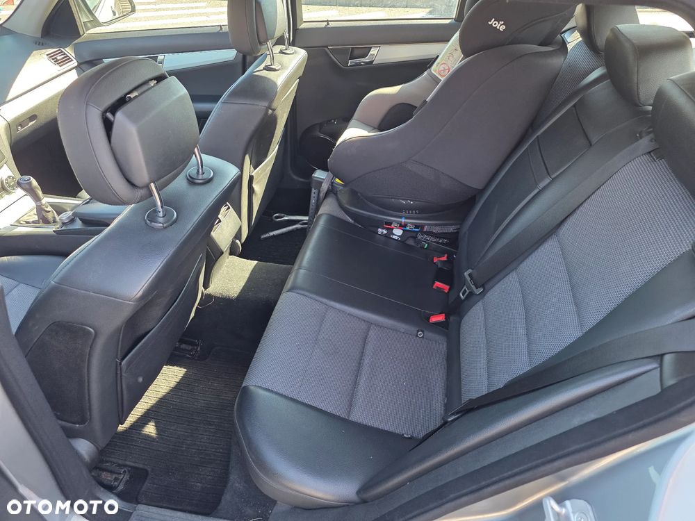 Mercedes-Benz Klasa C ver-220-cdi-avantgarde - 19