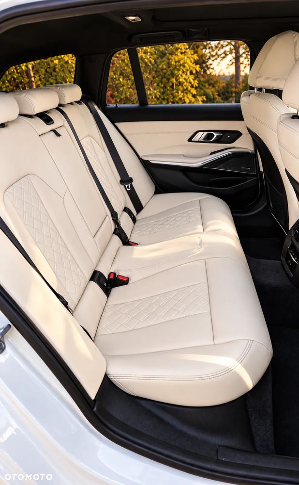 BMW Seria 3 320d xDrive mHEV - 16