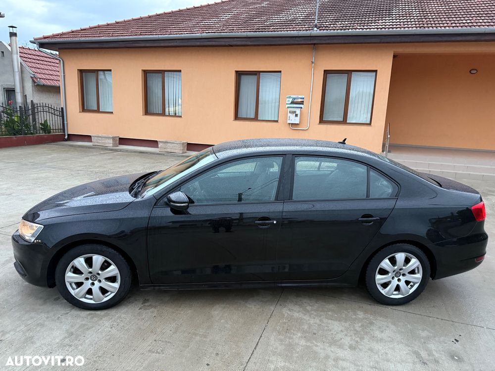 Volkswagen Jetta 1.6 TDI Blue Motion Technology Comfortline - 17