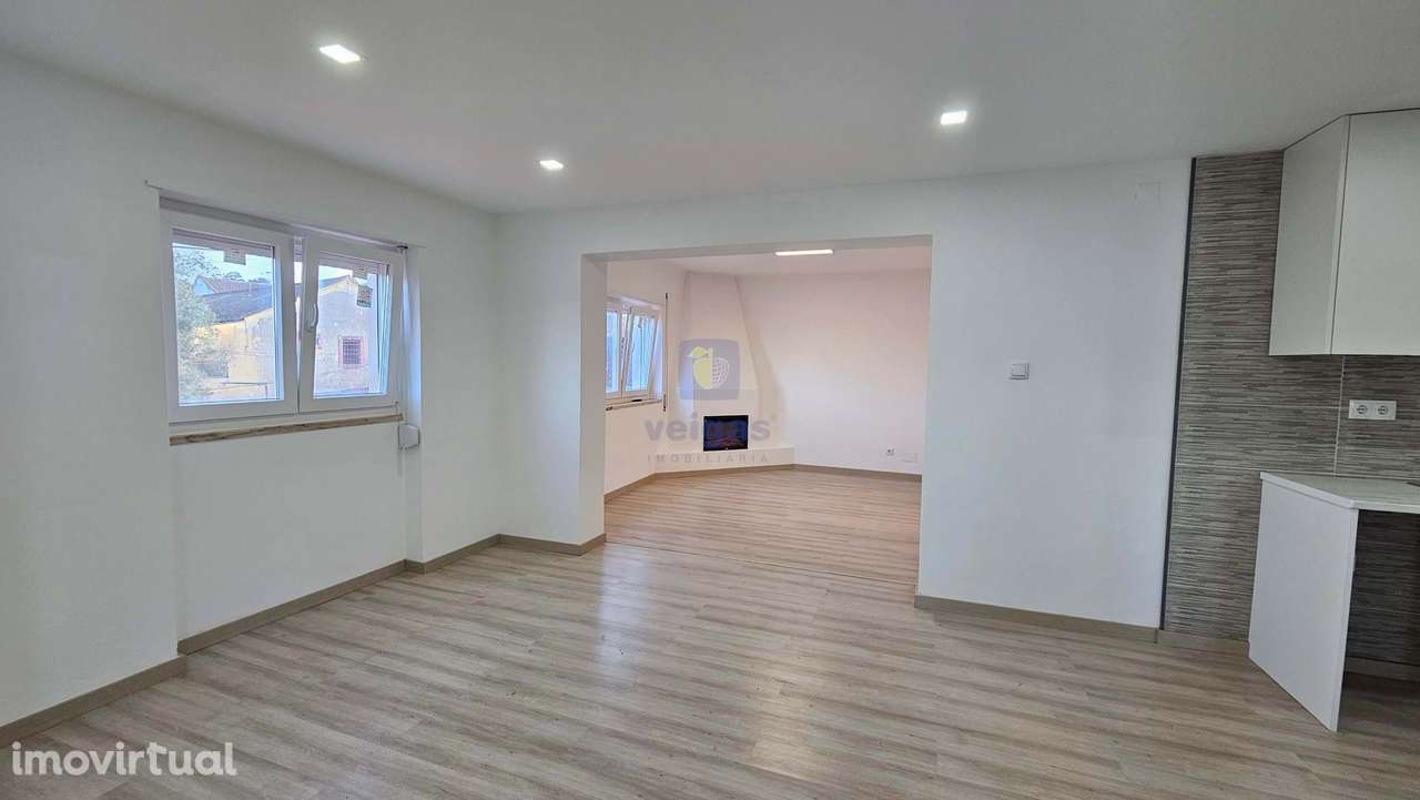 Edifício para Habitação e Comércio - Moradia T3 Renovada c/ Terraço e - Grande imagem: 4/49