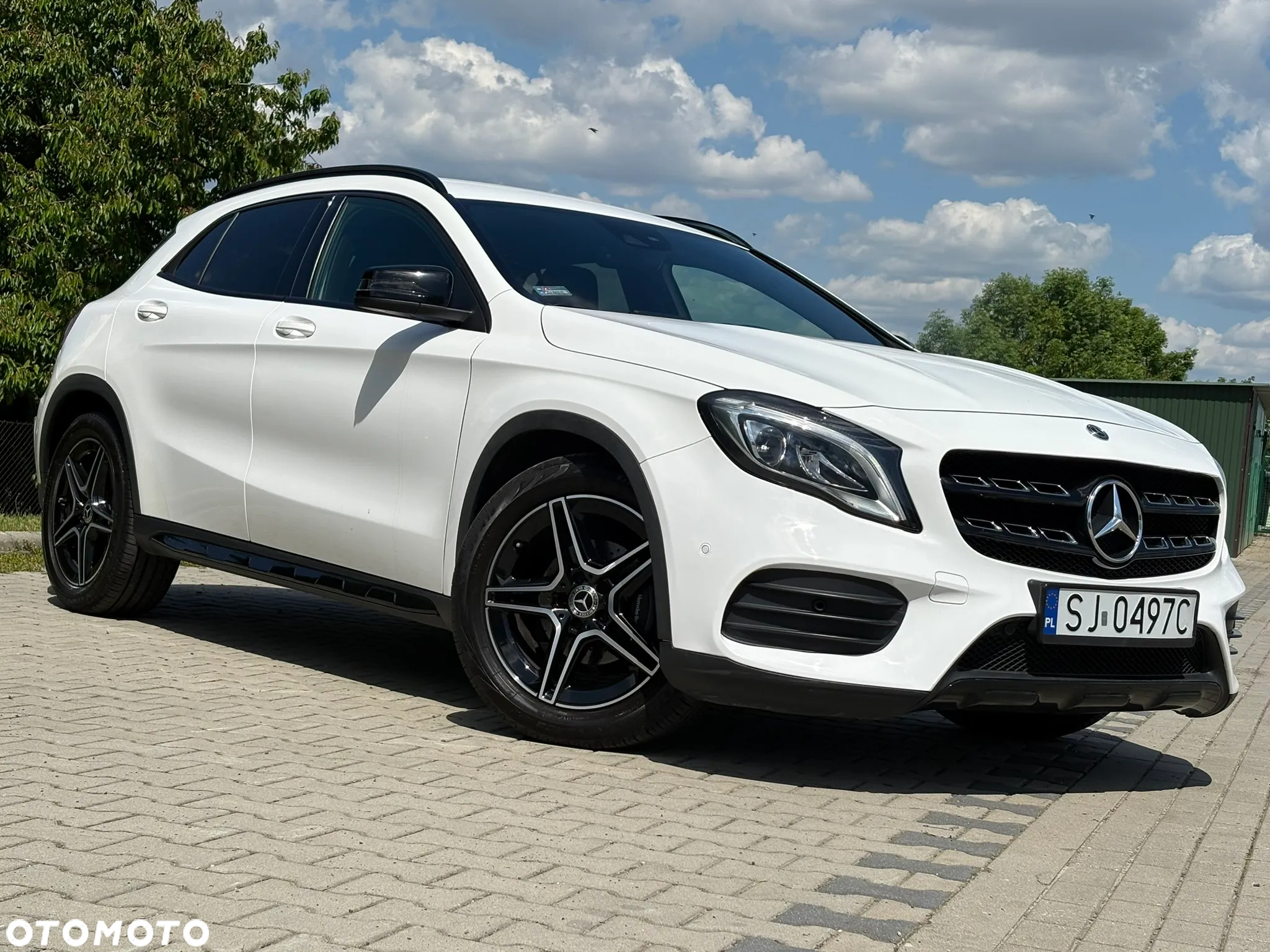 Mercedes-Benz GLA 180 7G-DCT AMG Line - 2