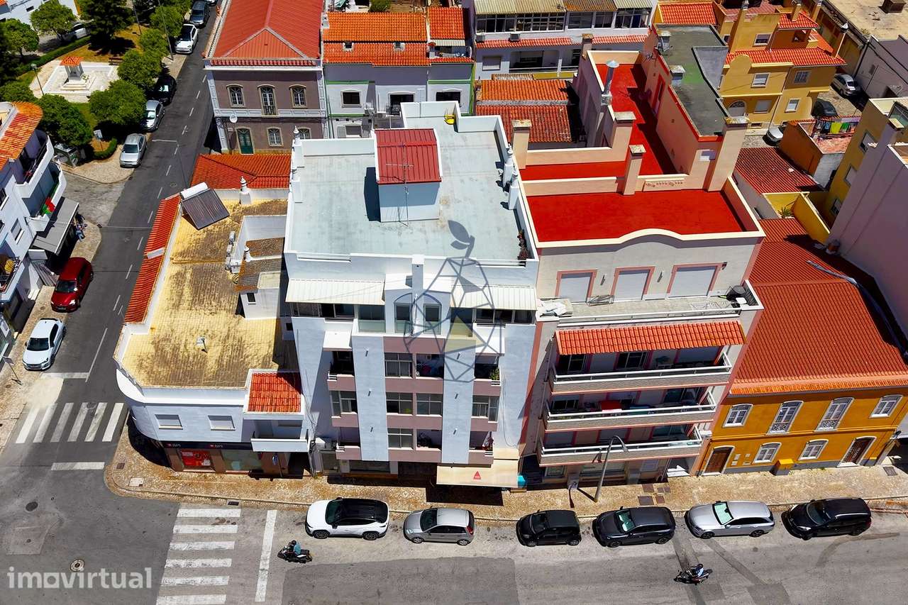 Apartamento T2 em Lagoa, zona centro. Bem localizado. - Grande imagem: 2/36
