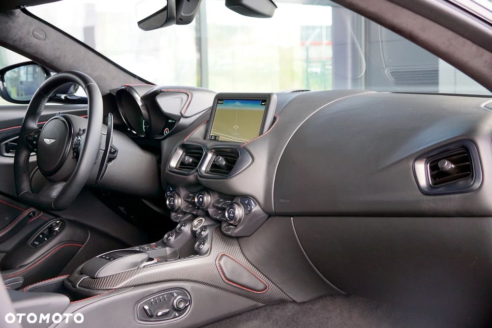 Aston Martin Vantage - 21