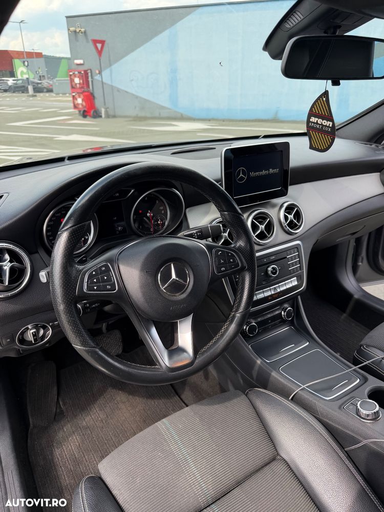 Mercedes-Benz CLA 220 d Shooting Brake 4Matic 7G-DCT Urban - 6