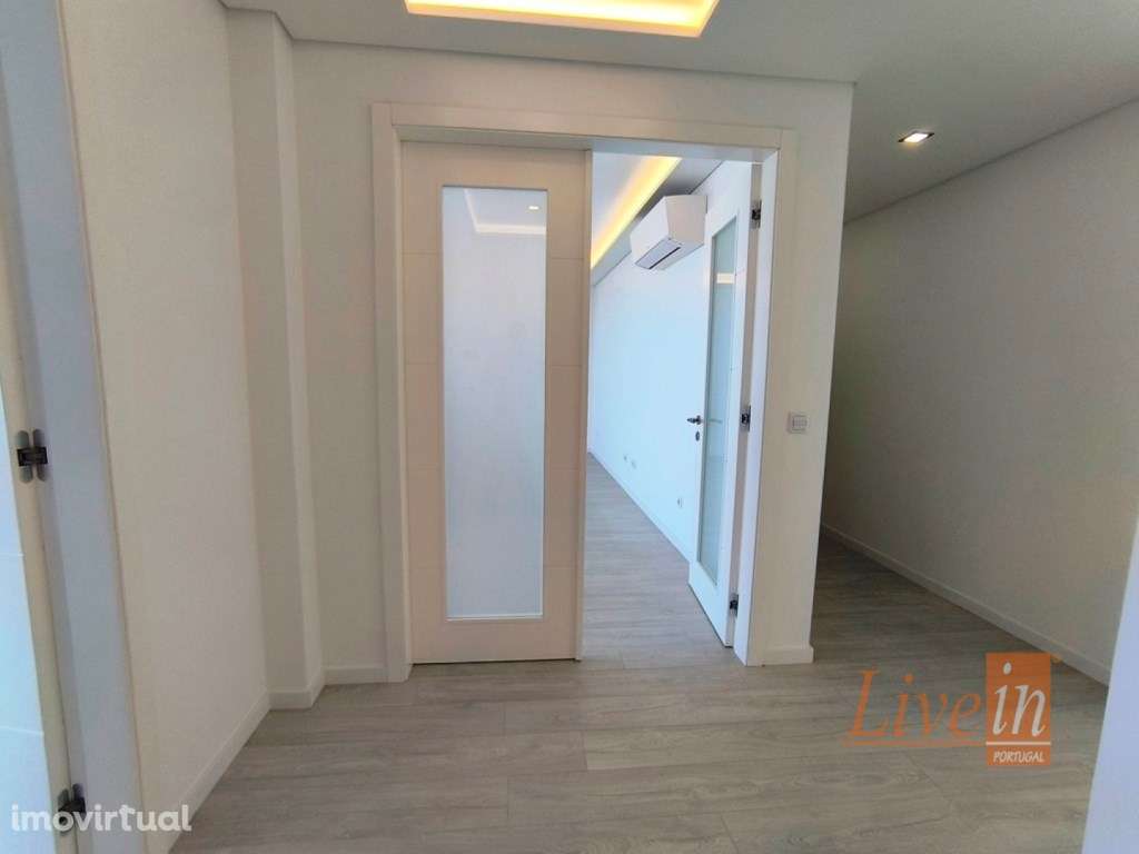 Cobertura T2 em Condomínio Fechado com Excelente Vista de Mar na Er... - Grande imagem: 2/30