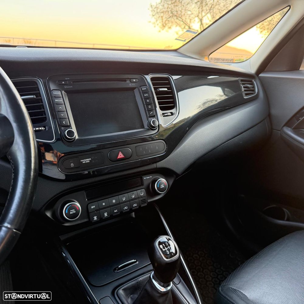 Kia Carens 1.7 CRDi ISG TX - 18