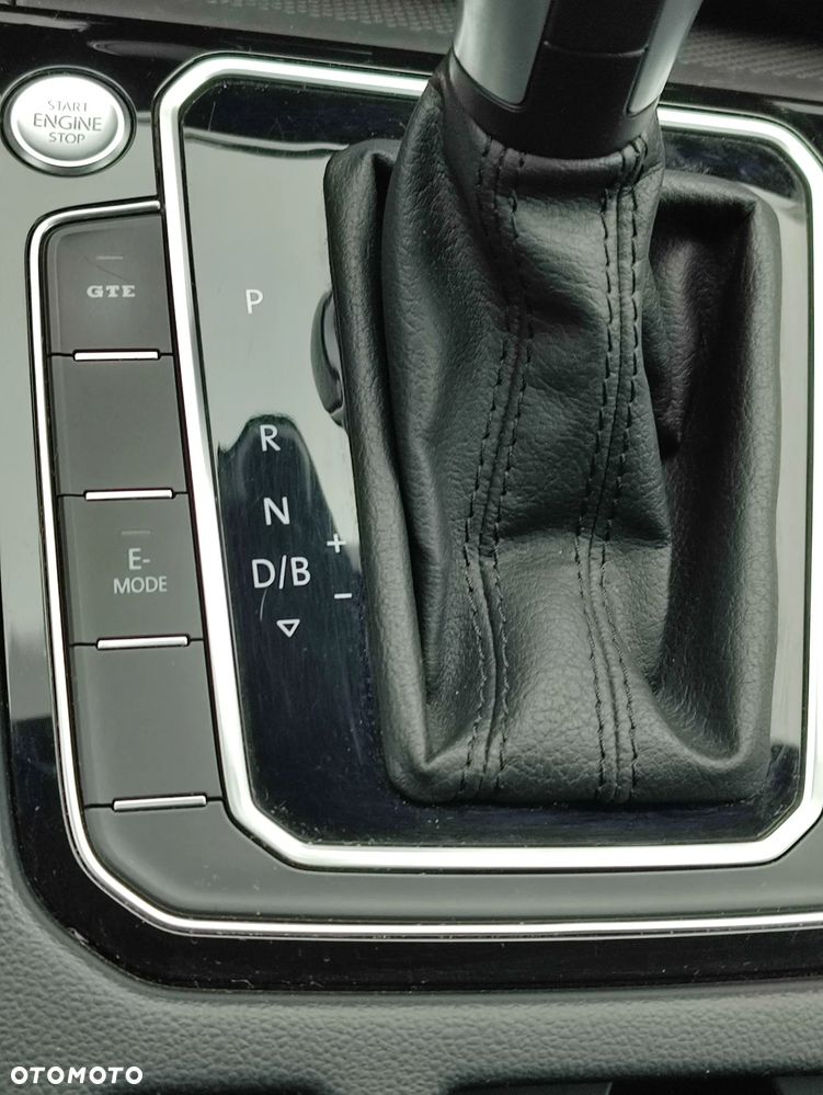Volkswagen Passat - 14