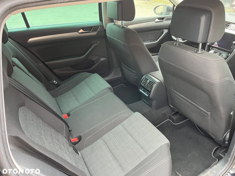 Volkswagen Passat - 9