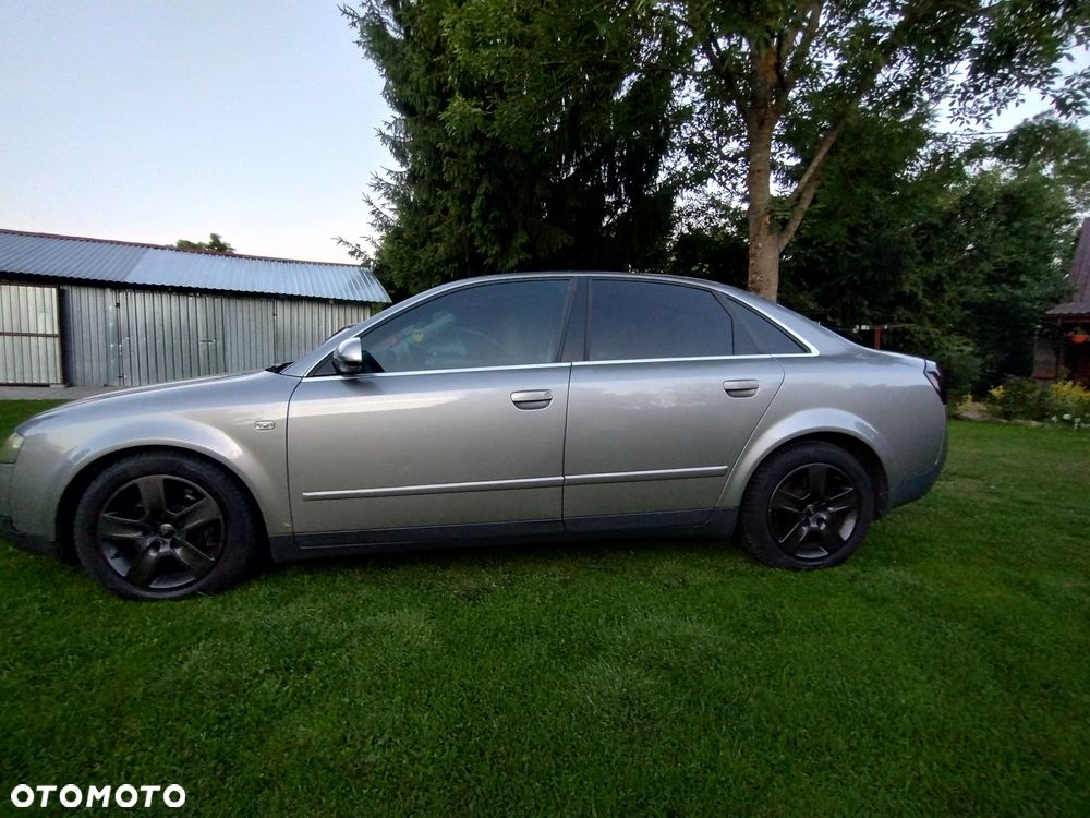 Audi A4 Limousine - 1