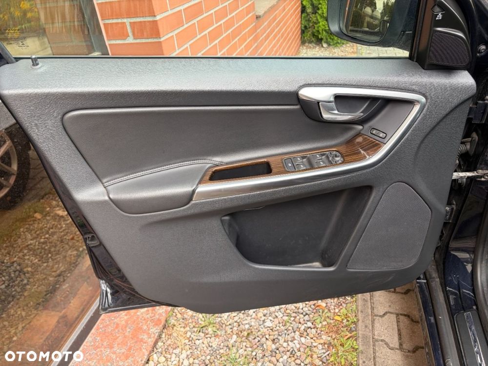 Volvo XC 60 D4 AWD Momentum - 23