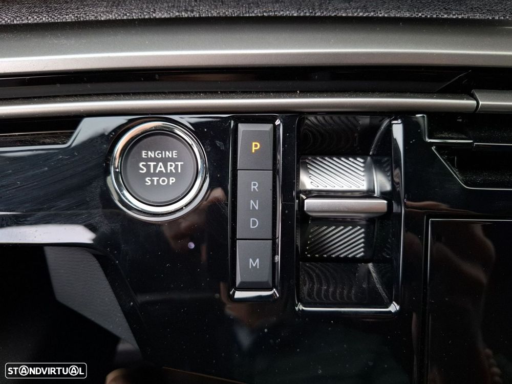 Peugeot 3008 1.2 Hybrid Allure e-DCS6 - 19