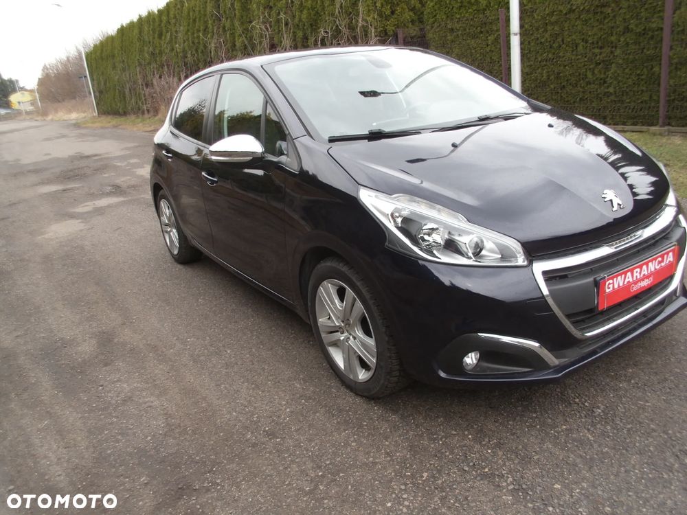 Peugeot 208 - 8