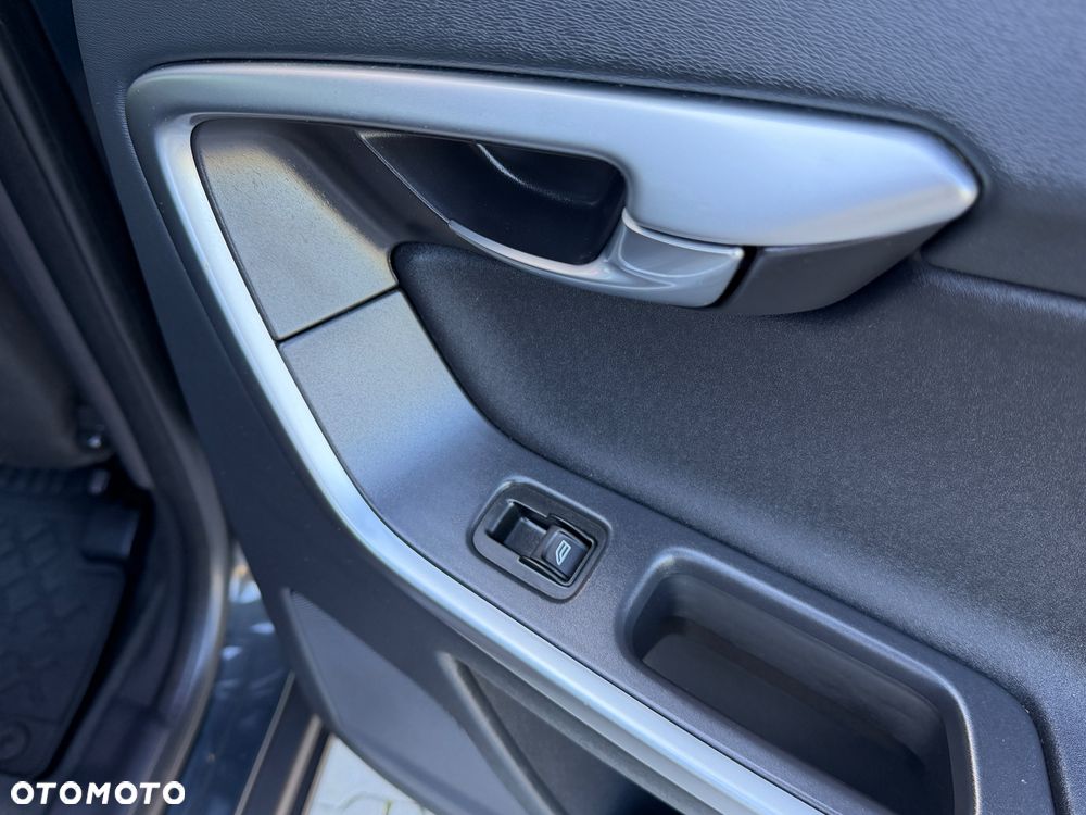 Volvo XC 60 D5 AWD Momentum - 27