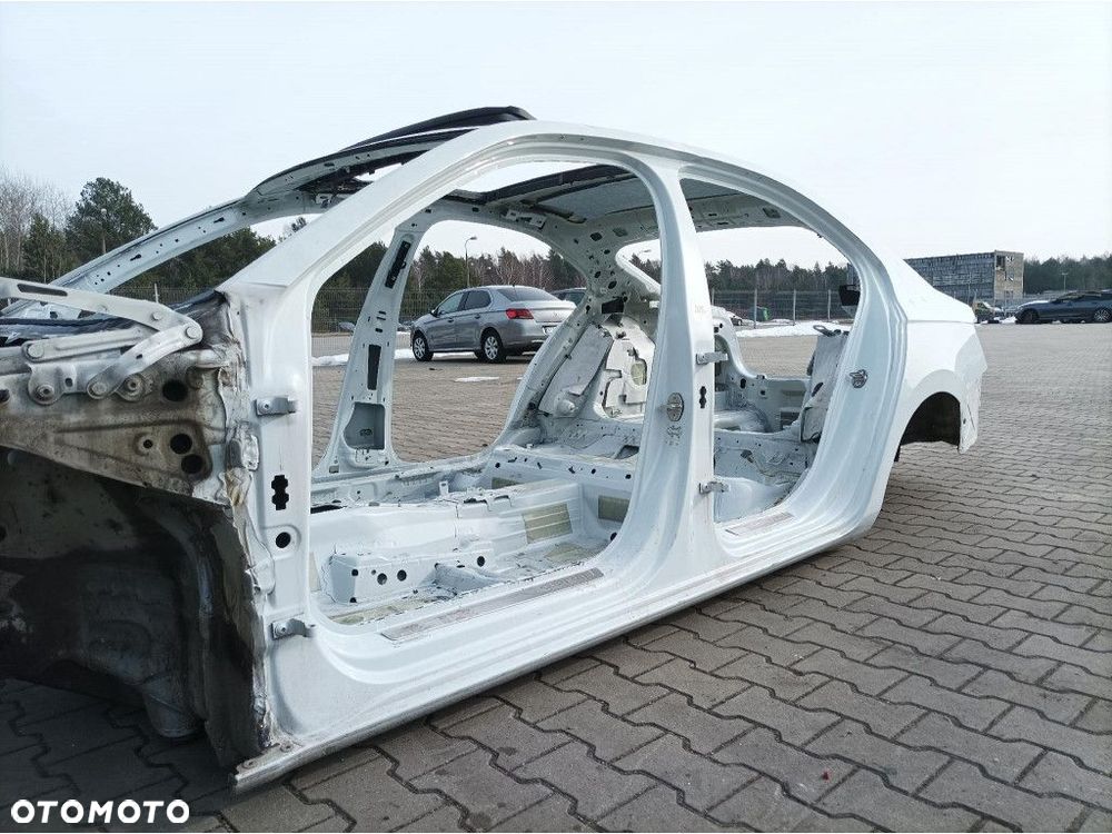 SKODA SUPERB III HB PRÓG SŁUPEK LEWY A I B LS9R - 2