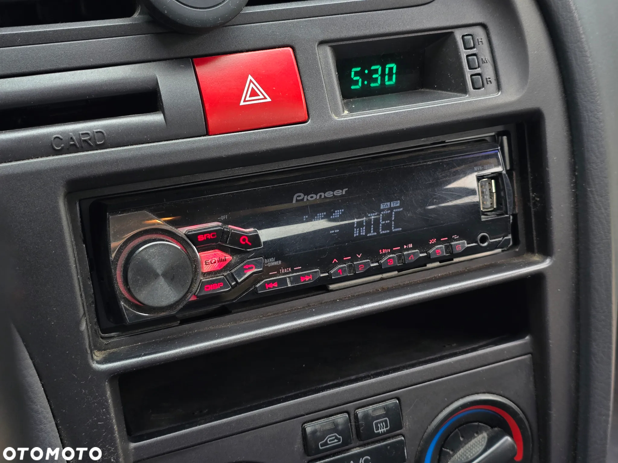 Hyundai Elantra 2.0 GLS - 28