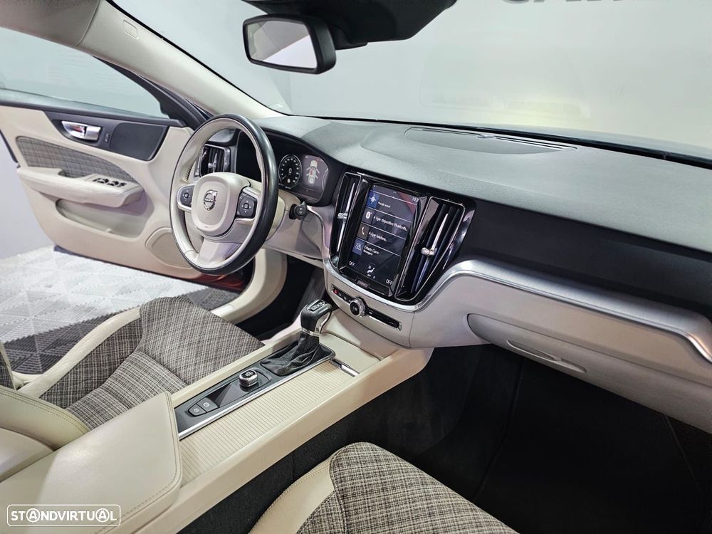 Volvo V60 2.0 D4 Momentum Geartronic - 22