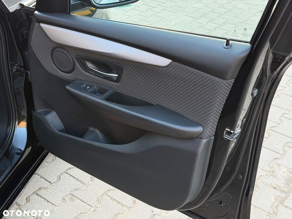 BMW Seria 2 218d - 28