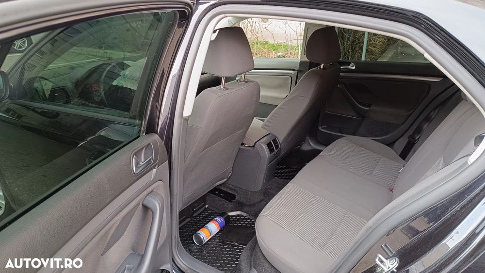 Volkswagen Jetta 1.9 TDI Trendline DPF - 11