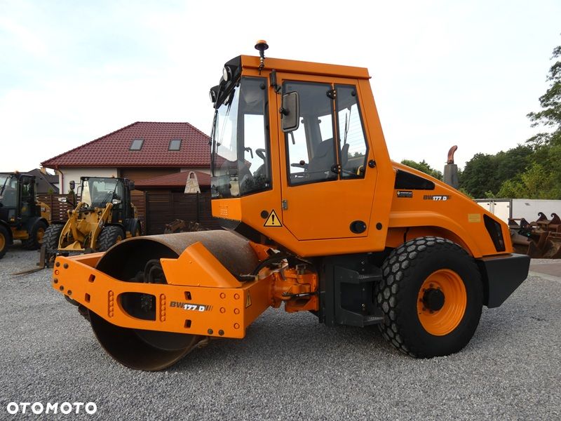 Bomag BW177D-4 / Walec Drogowy Guma - Stal / z Niemiec / 2600mtg / - 36