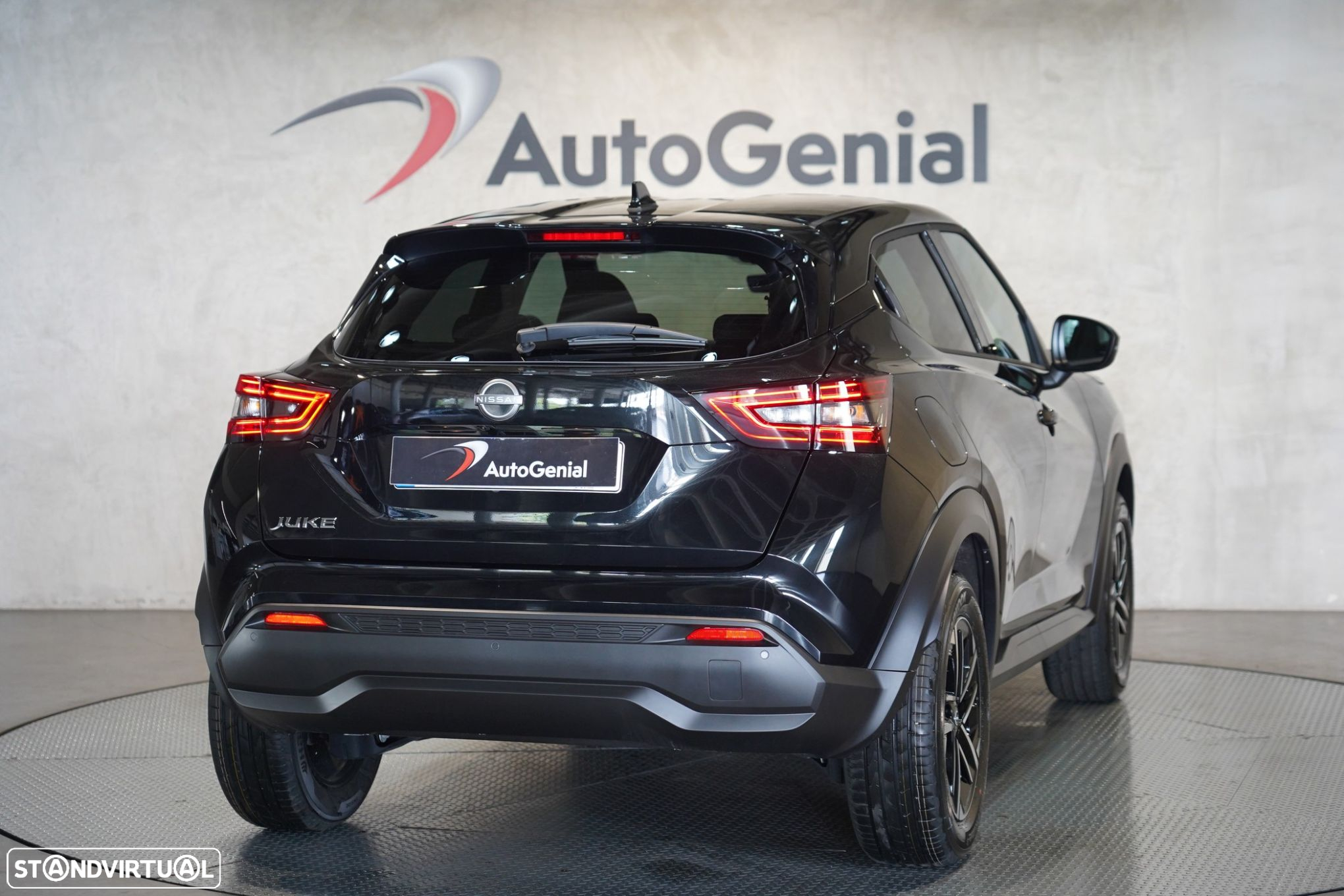 Nissan Juke 1.0 DIG-T N-Connecta DCT - 2