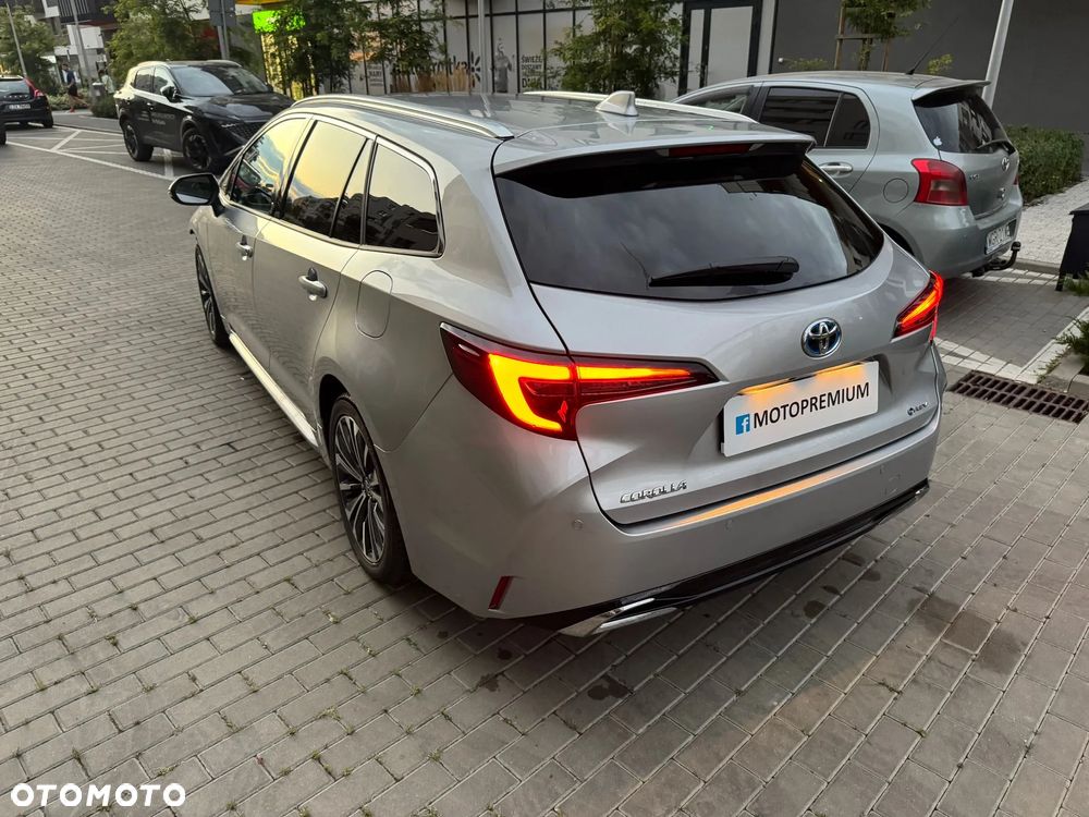 Toyota Corolla 1.8 Hybrid Team Deutschland - 9