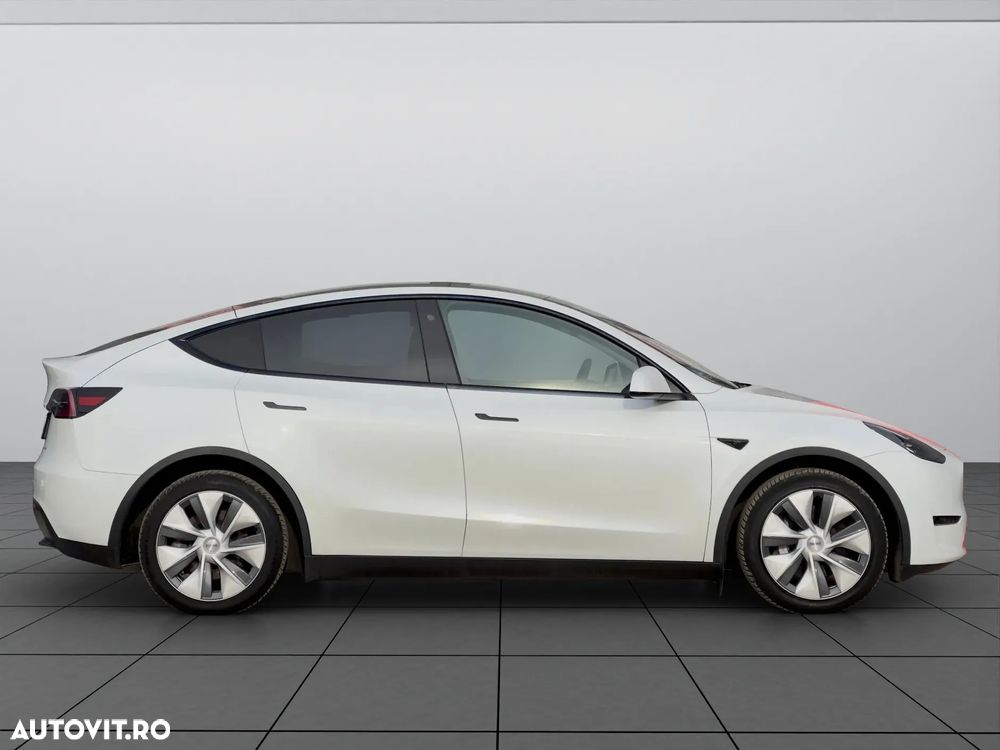 Tesla Model Y - 7