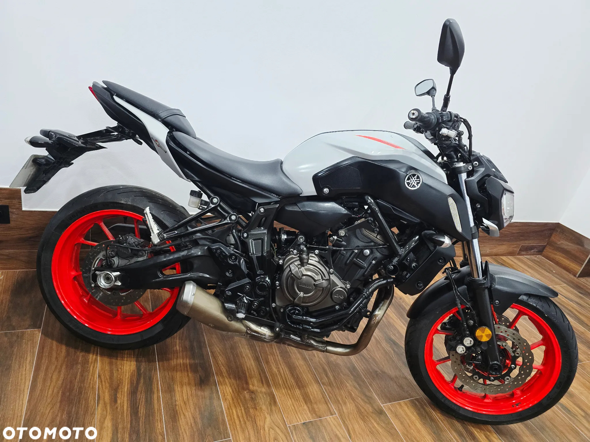 Yamaha MT - 27