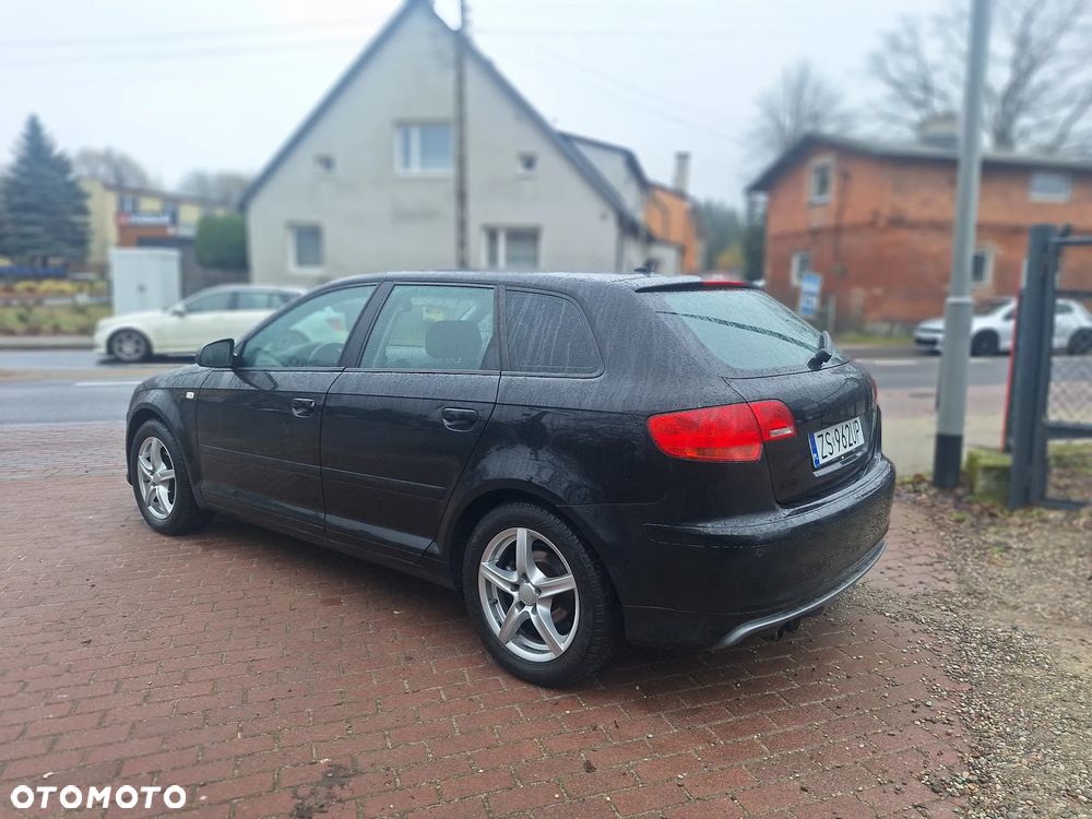 Audi A3 Sportback 1.6 FSI Ambition - 11