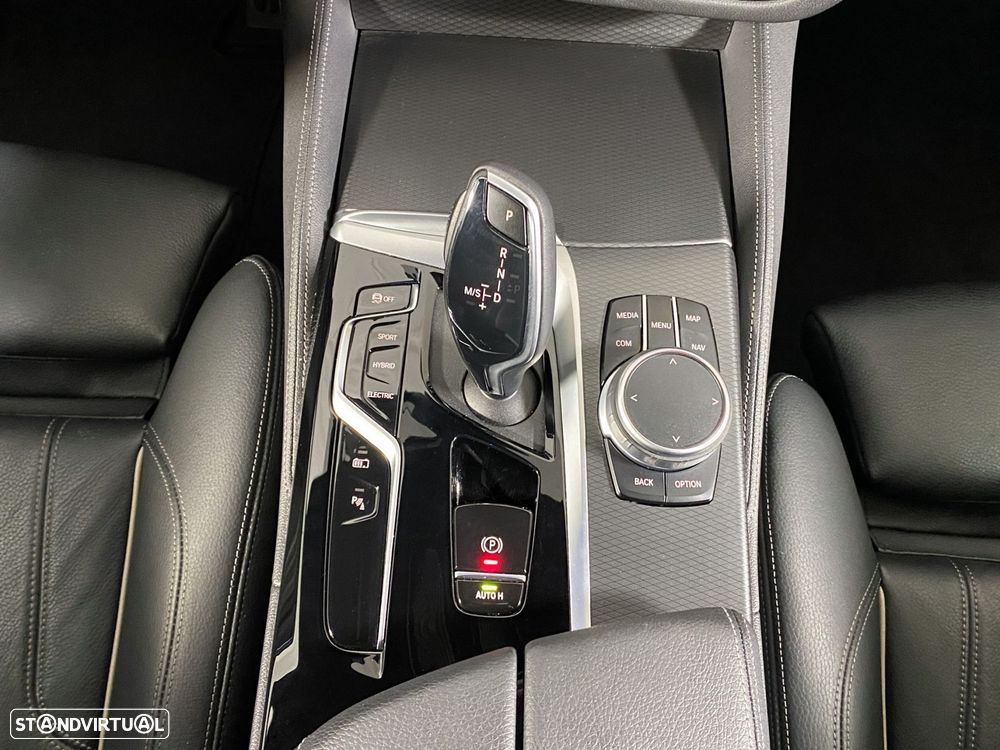 BMW 530 e Pack Desportivo M - 17