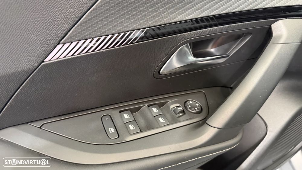 Peugeot e-2008 Allure - 10