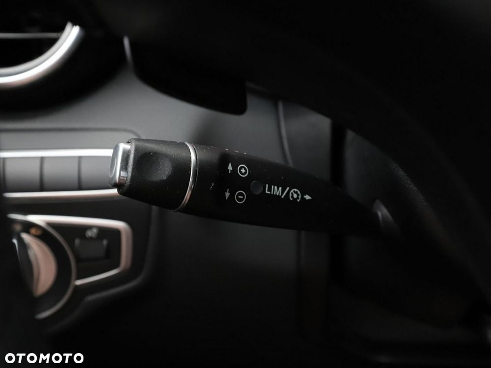 Mercedes-Benz Klasa C 200 4Matic 9G-TRONIC Avantgarde - 31