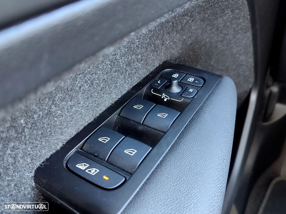 Volvo XC 40 1.5 T3 Momentum Plus Geartronic - 21