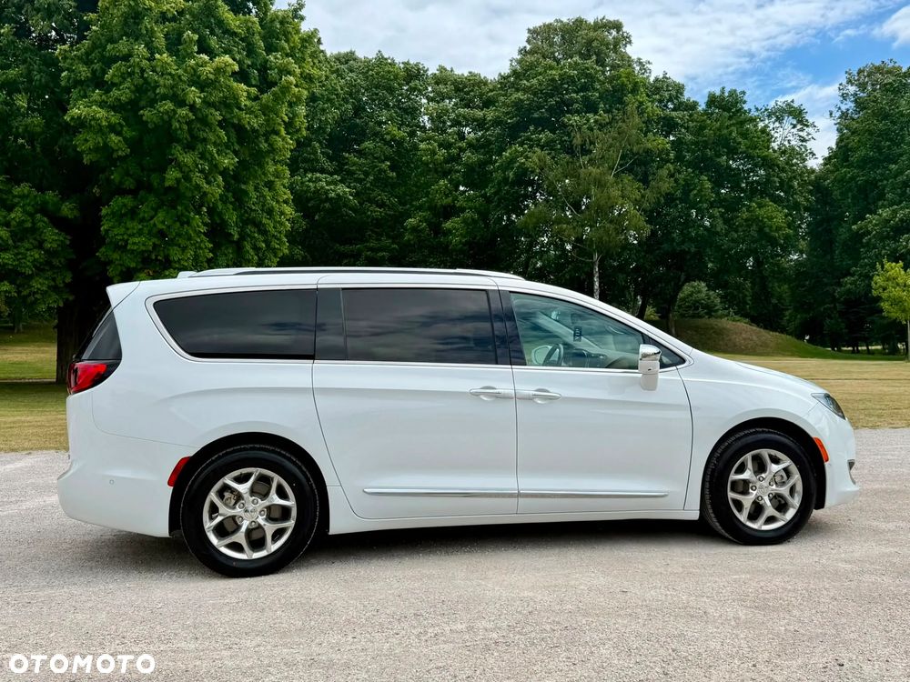 Chrysler Pacifica - 3