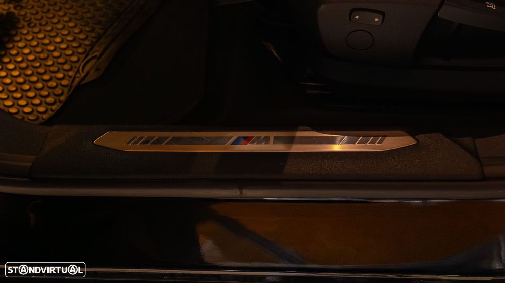 BMW 116 d Pack Desportivo M - 4