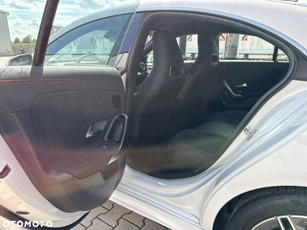 Mercedes-Benz CLA 200 mHEV AMG Line 7G-DCT - 14