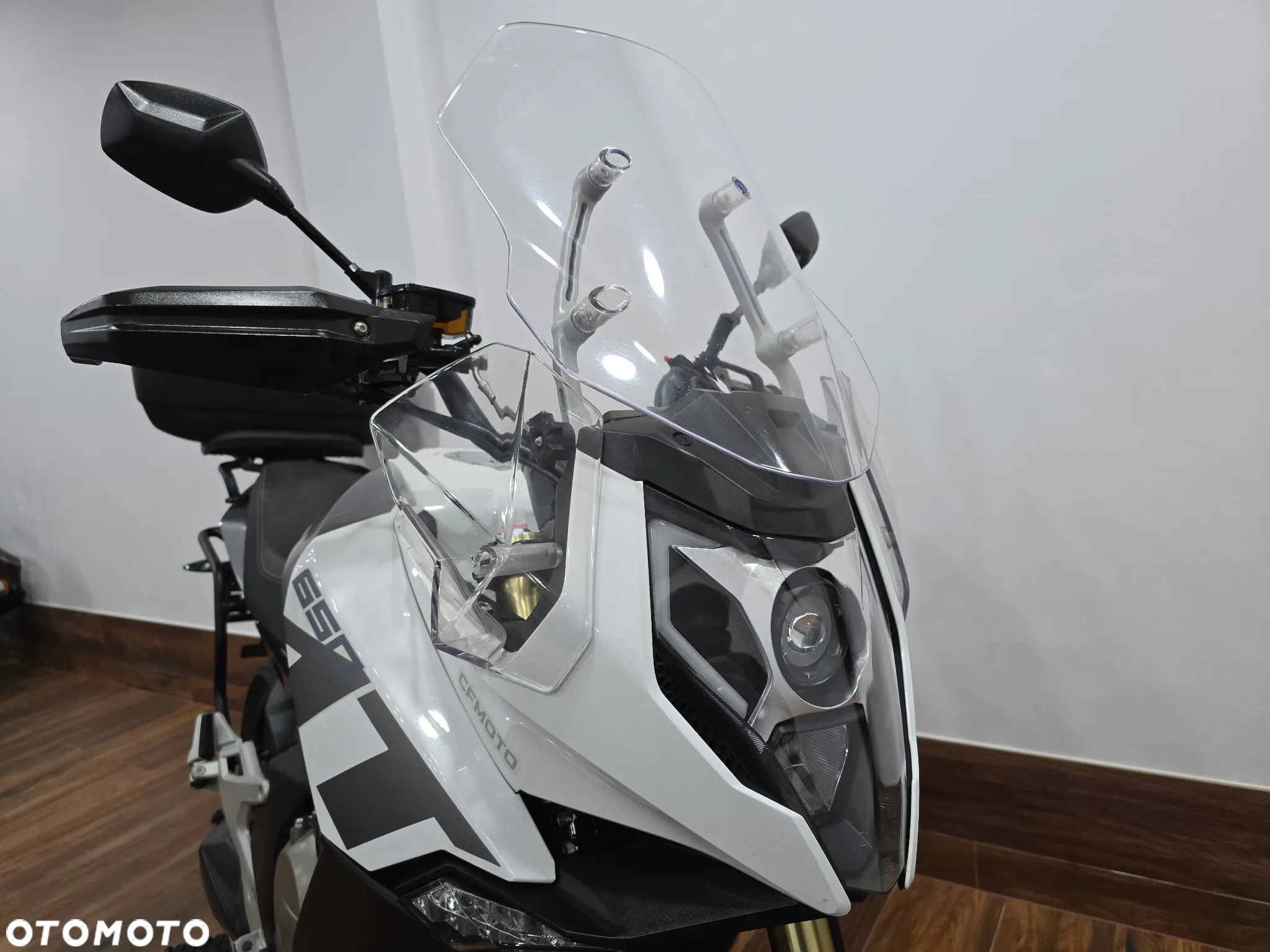 CFMoto MT - 6
