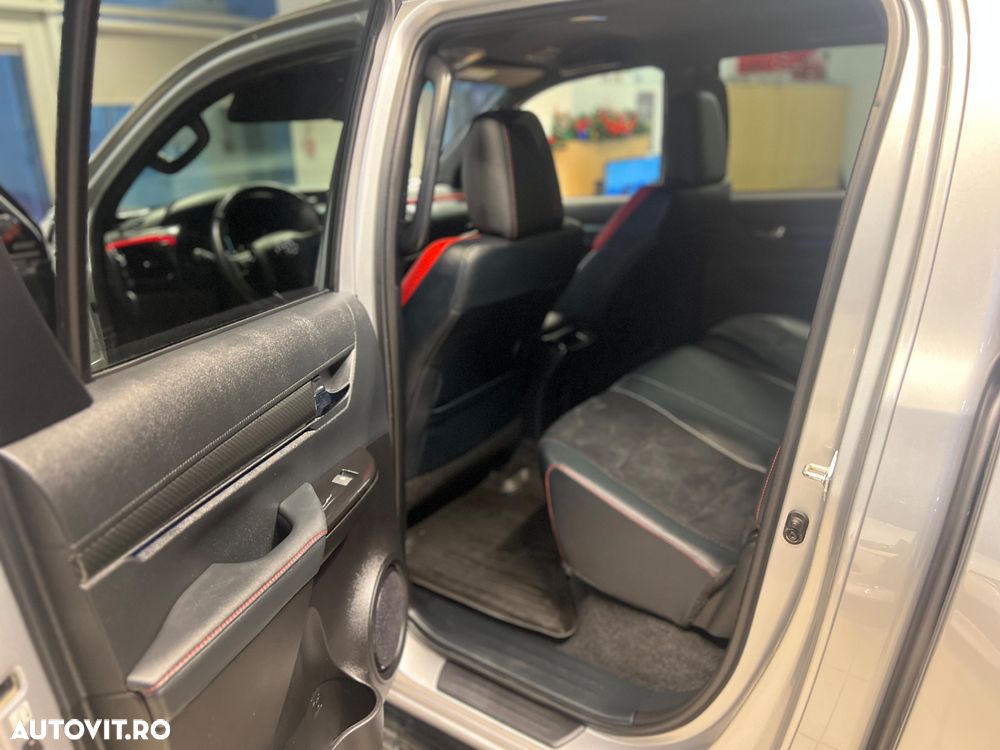 Toyota Hilux 2.8D 204CP 4x4 Double Cab AT GR Sport II - 13