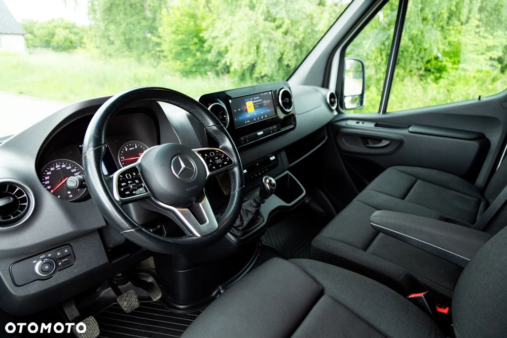 Mercedes-Benz Sprinter 907 316 CDI - 11