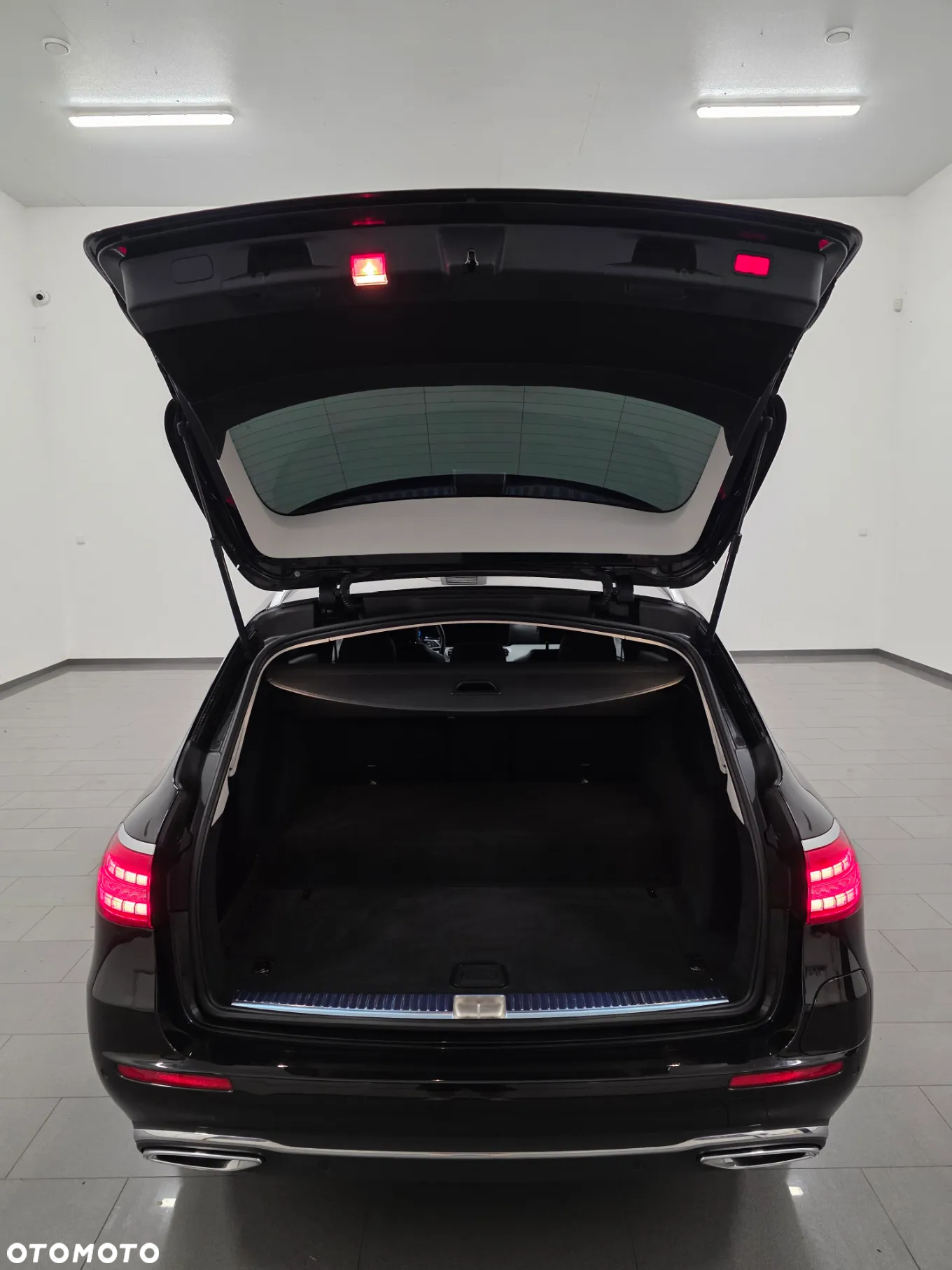 Mercedes-Benz Klasa E 220 d 4Matic 9G-TRONIC AMG Line - 38