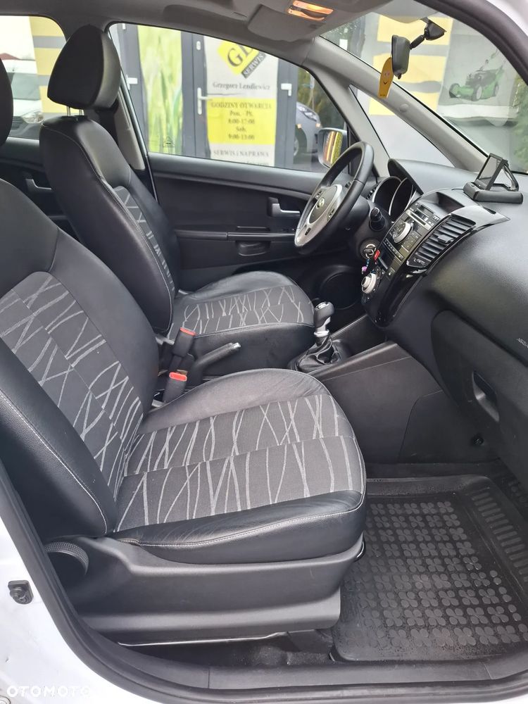 Kia Venga 1.4 CRDi M - 11